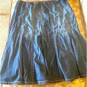 Liz Claiborne denim tulip style skirt.